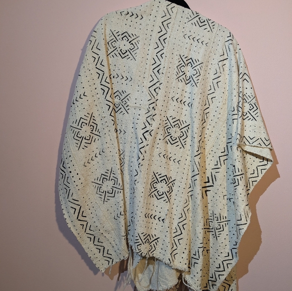 Beautiful handmade west African poncho - Picture 3 of 4